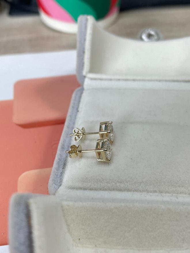 超美的一款公主方钻石耳钉开元棋牌app随意搭配都(图2) 超美的一款公主方钻石耳钉开元棋牌app随意搭配都(图2)